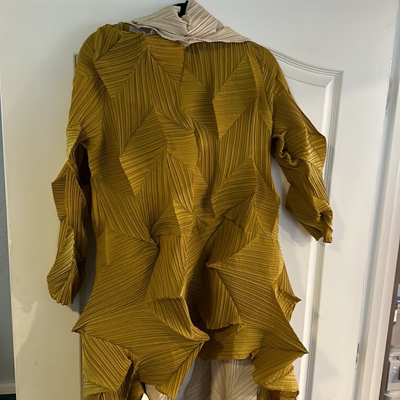 Vanite Couture Tops Vanite Couture Mustard Yellow And Cream Midlong